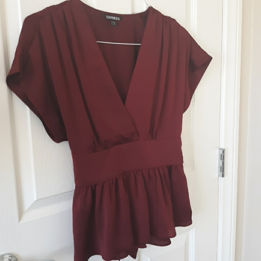 🎉🎉Express maroon side zip pendulum blouse